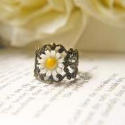 Vintage White Daisy Ring. Purity. Innocence. Language Of Love. Antique Brass Filigree Ring. Romantic Victorian Style