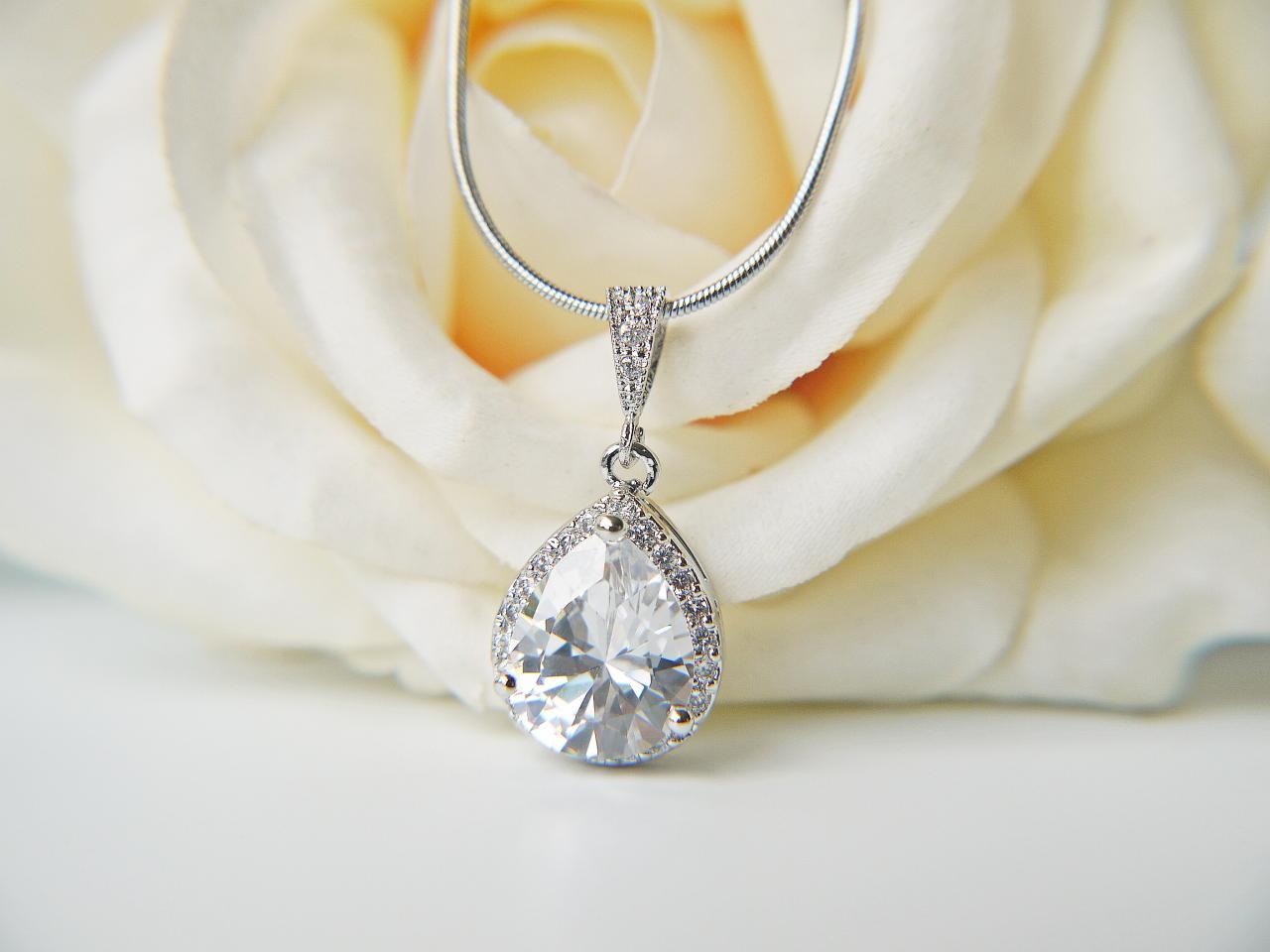 Wedding Bridal Jewelry Cubic Zirconia Necklcace. Silver Glamorous Classy Elegant Modern Teardroppendant